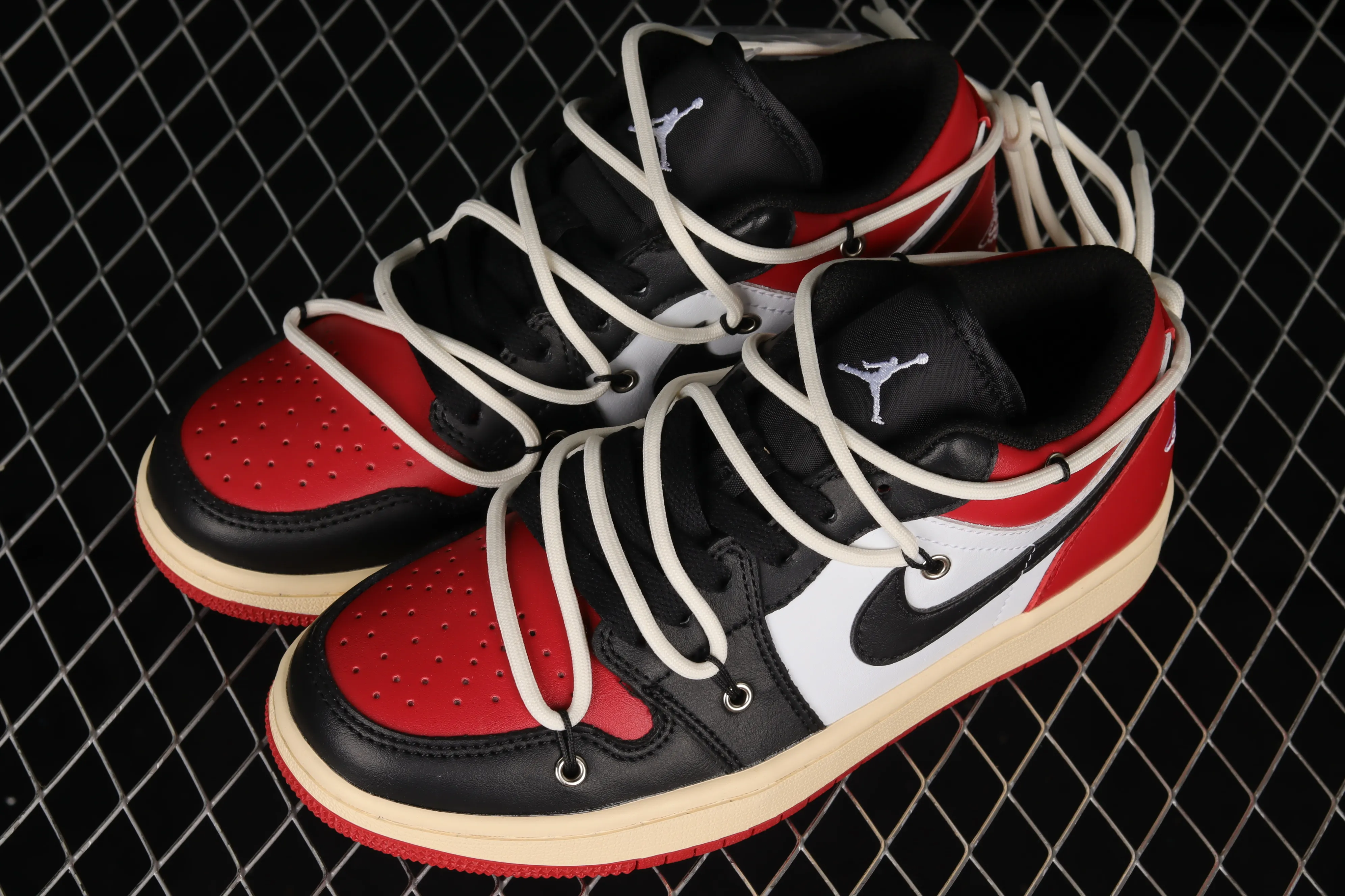 All categories Air Jordan Jordan series basketball shoes Air Jordan 1 Low Z version Air Jordan 1 Low AJ1 Joe 1 customized version Chicago color matching deconstruction Sports culture basketball shoes 553560-612